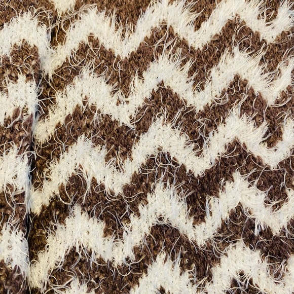 Fuzzy Chevron Pattern Scarf Brown - Picture 9 of 11